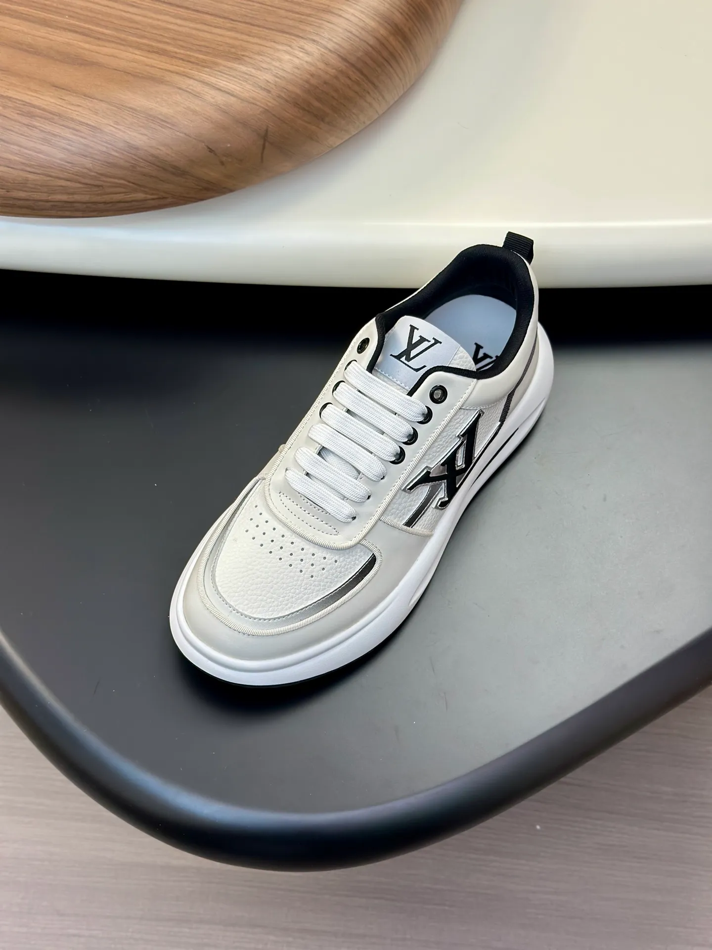 Men's shoes💰780 Lv 🔍Top purchasing agent🇮🇹 Louis Vuitton, the sports sneaker counter is synchronized, the uppers are imported from Italy, high-quality splicing colorful and complex crafts, the imported mesh padding is soft and comfortable, soles: original soles specially provided by the original factory, T men's men's shoes 💰U exclusive movable molded soles are super comfortable, original factory and single goods, 🔍🔍high quality, you can enter and leave the counter at will, welcome to compare, code number 38-44 (customized 45)